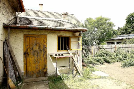 A kisebb gyékénykosár különösen az épületeken fészkelő fajok: rozsdafarkúak, a füsti és molnárfecskék sérült fészkeinek pótlására, a talált fiókáik biztonságos elhelyezésében jöhet jól (Fotó: Orbán Zoltán).