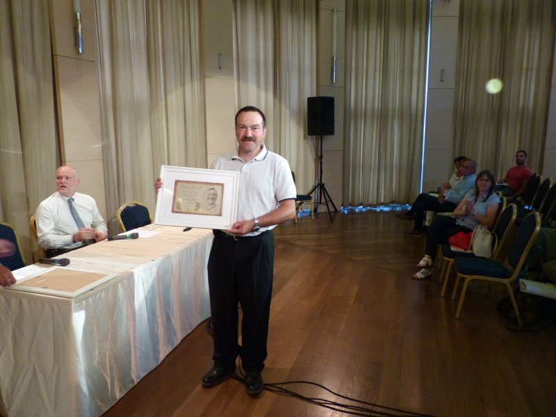 Péter a díjjal (Fotó: Bodnár Katalin) Péter a díjjal (Fotó: Bodnár Katalin)