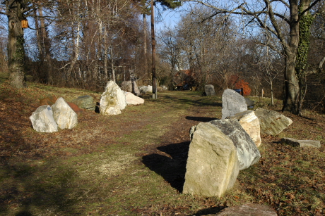 A Kő tanösvény a Jókai-kertben (Fotó: Bajor Zoltán).