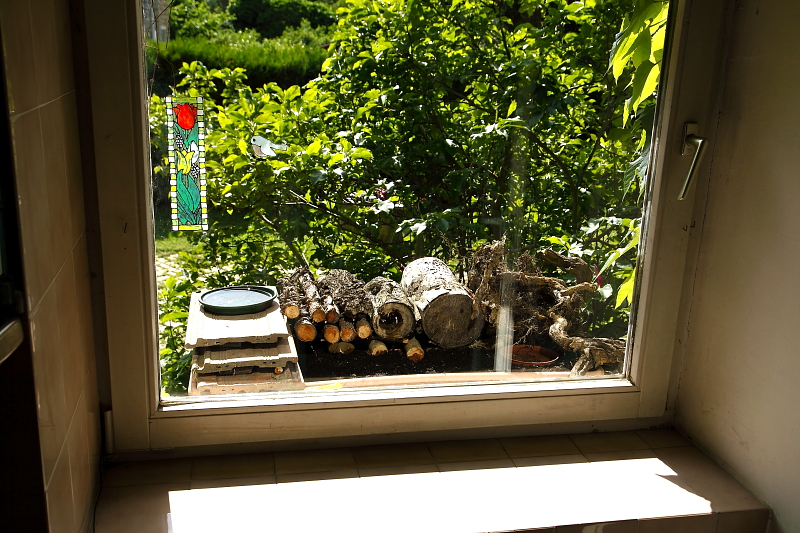 Az első két képen látott eszköz nyáron, ablakgyíkvárként, bentről fényképezve (Fotó: Orbán Zoltán).