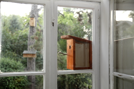 Üveg hátfalú ablakodúk felszerelve, takarás nélkül (Fotó: Orbán Zoltán). 