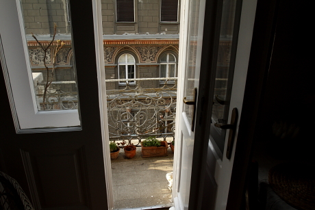 A récés erkély a lakásból nézve (Fotó: Orbán Zoltán).