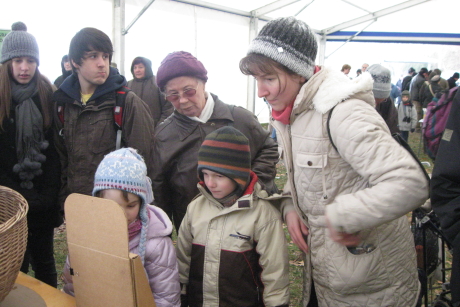 Gyerekek az MME standjánál a Tatai vadlúd Sokadalmon (fotó: Balogh Katalin)
